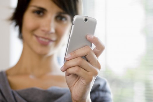 cell_phones_cause_acne.jpg