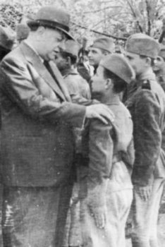 Nedic_sa_mladim_srbima.jpg